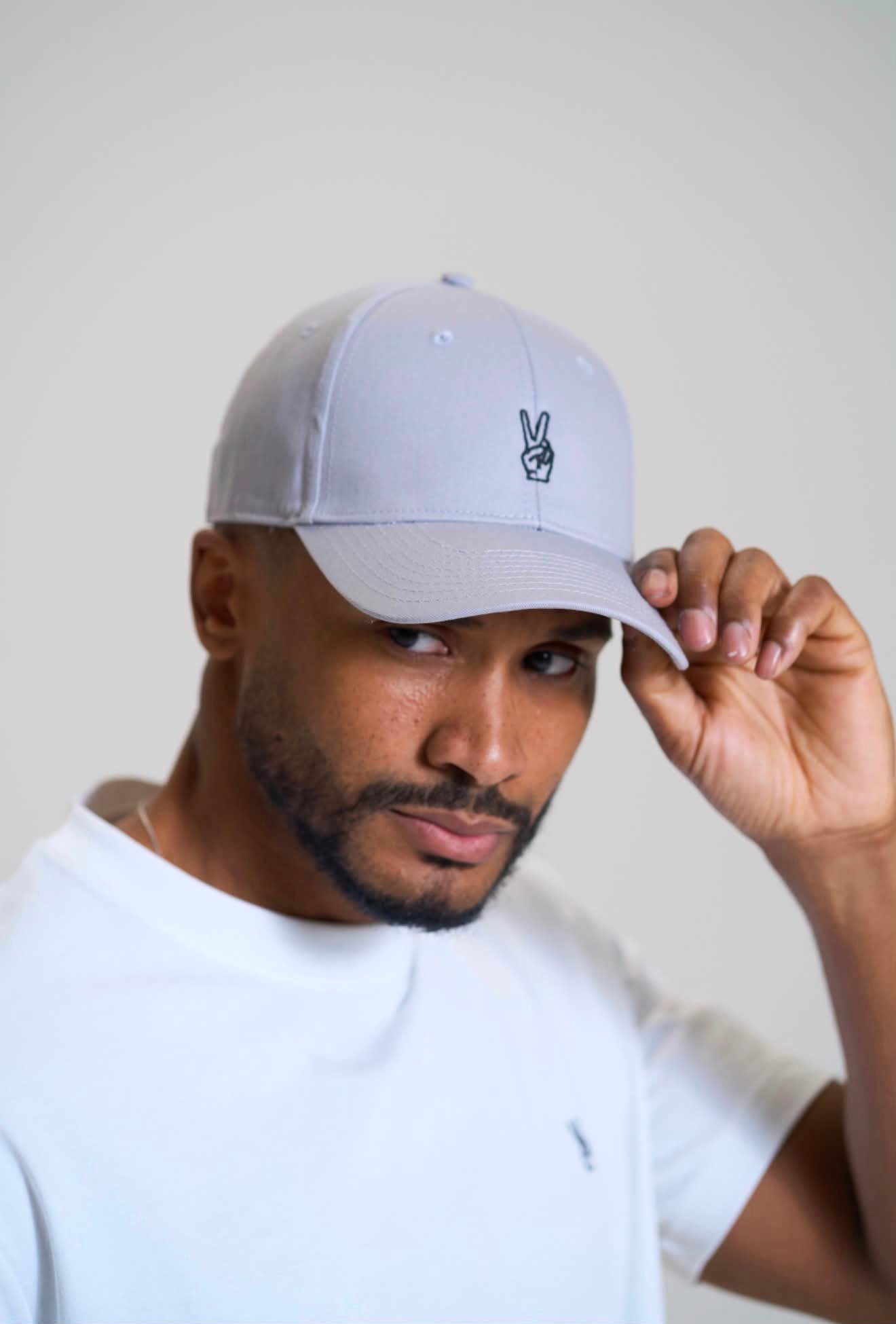 Casquette Grise Signe Peace
